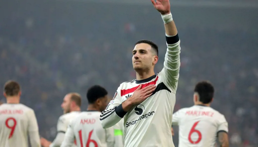 مدافع مانشستر يونايتد: نسير على الطريق الصحيح رغم المعاناة