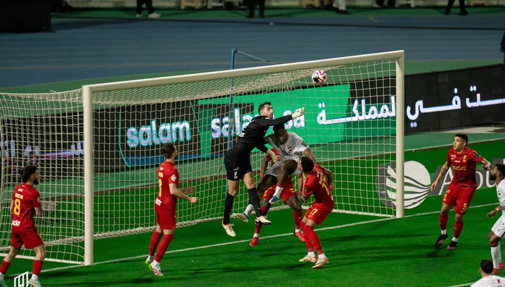 القادسية يكتب التاريخ ويضرب موعداً مع الاتحاد في نهائي "أغلى الكؤوس" (فيديو وصور)