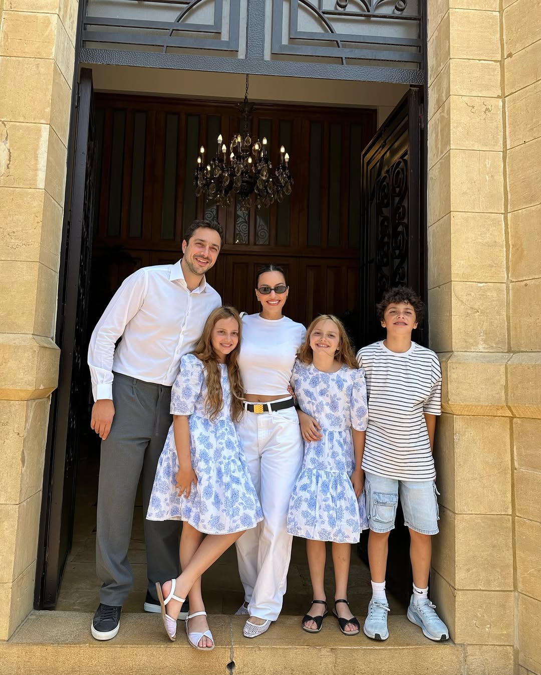 كارن وازن وعائلتها (إنستغارم).