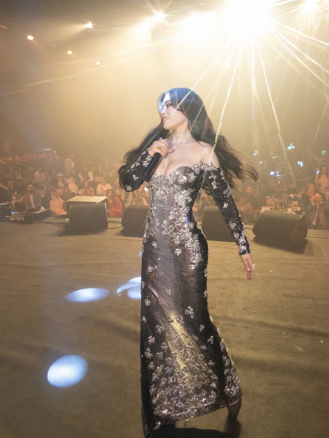 فستان هيفاء وهبي في حفلة رأس السنة بتوقيع جورج حبيقة