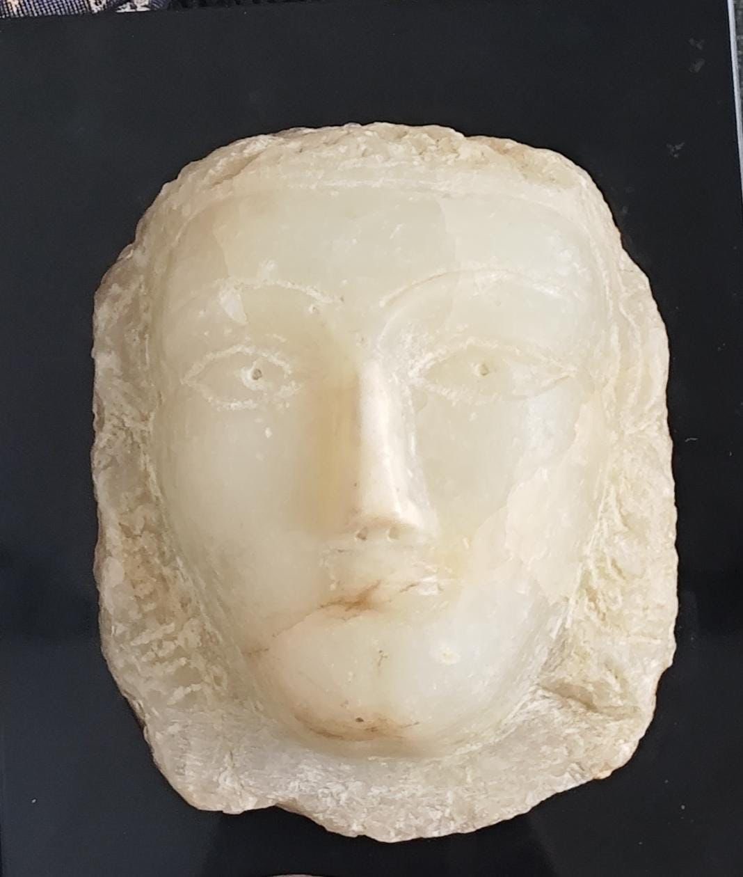 صورة للقطعة الأثرية (إكس).