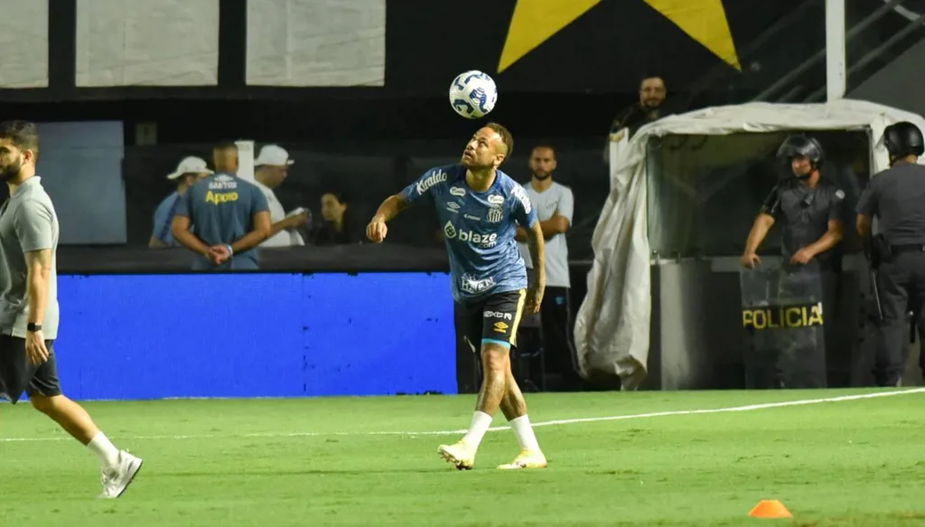 نيمار يرتدي الرقم 100 ويخرج باكياً بعد 33 دقيقة (فيديو وصور)
