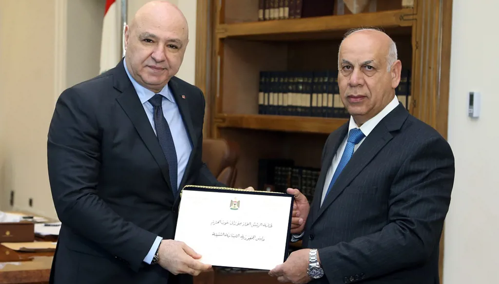 عون تسلّم دعوة من الرئيس العراقي لحضور القمة العربية في بغداد