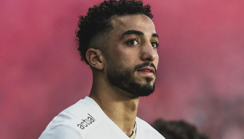 تمزق في الرباط الصليبي يعطل مشوار محمد عبد المنعم مع نيس الفرنسي