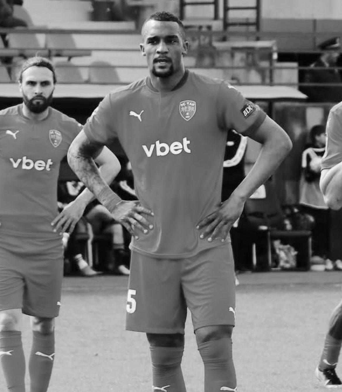 ليونيل آدمز. (إكس)