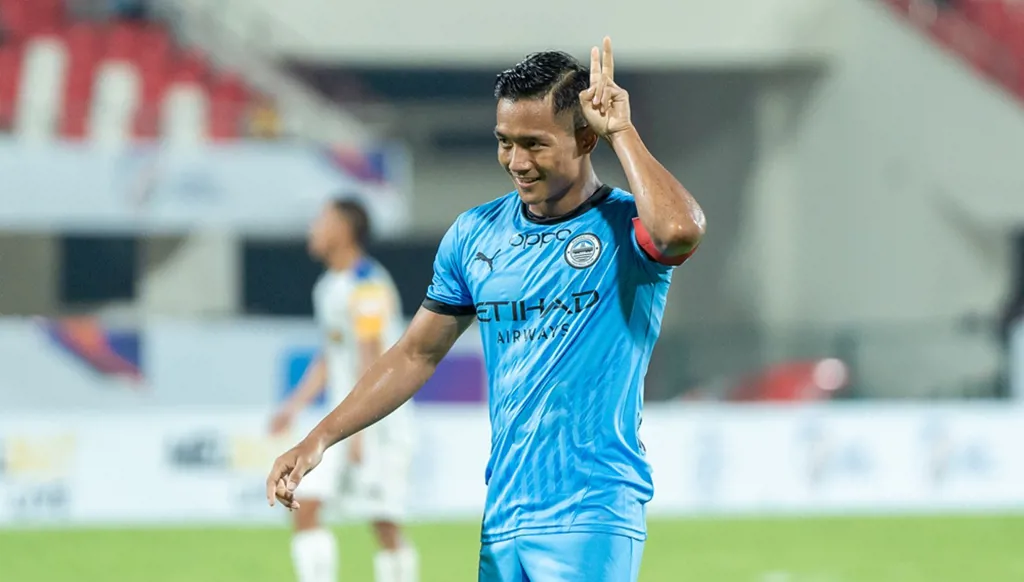 هجوم أسراب النحل يعطل مباراة كرة قدم (فيديو)