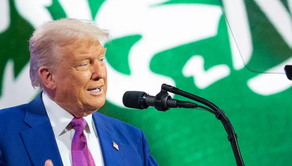 بعد قرار ترامب رفع العقوبات عن سوريا... دول عربية ترحّب وتشكر السعوديّة