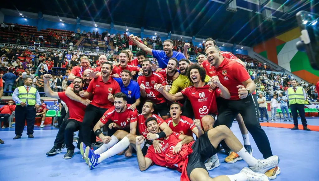 الأهلي يواصل كتابة التاريخ في اليد