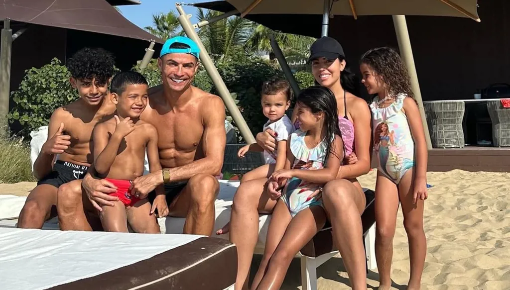 أسبوع بـ"مليون يورو"... عرض خرافي من رونالدو لطاهية شهيرة