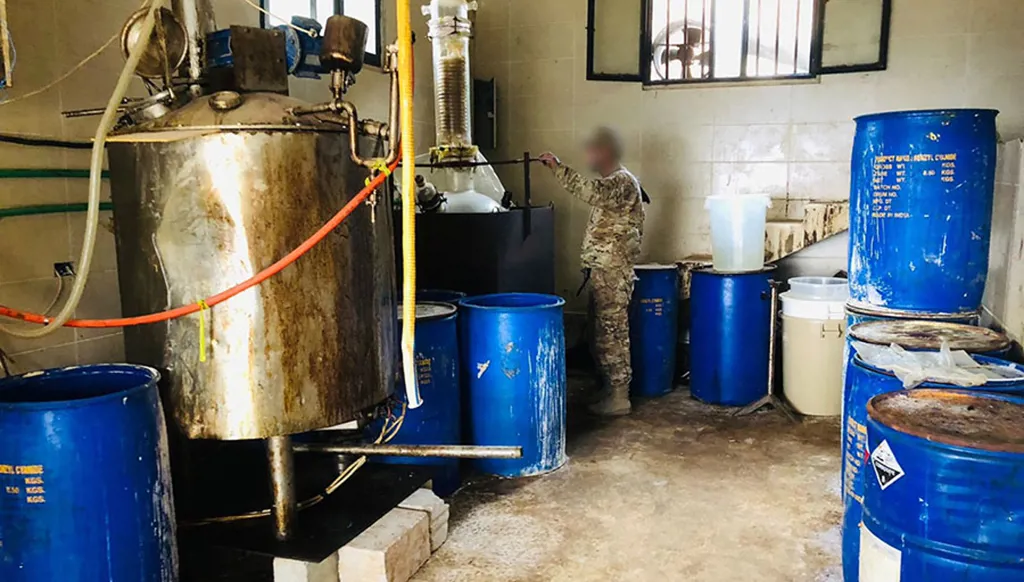 الجيش اللبناني يدهم معملاً لتصنيع الكبتاغون عند الحدود مع سوريا