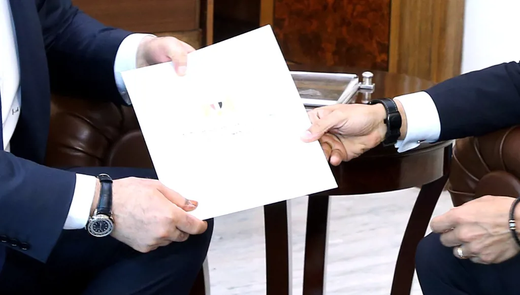 بالصورة- رسالة من السيسي إلى الرئيس عون