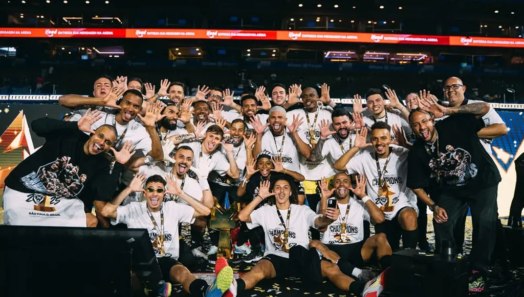 نيمار يسرق الأضواء من المدرجات بـ"لوك الراستا" (فيديو)