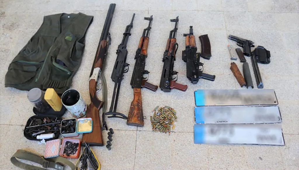 الجيش اللبناني يضبط أسلحة وذخائر حربية ومخدرات