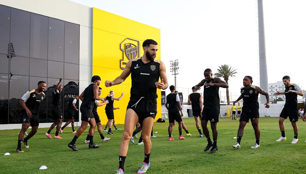 الاتحاد على أعتاب المجد... هل يكتب التاريخ بثنائية لا تُنسى؟
