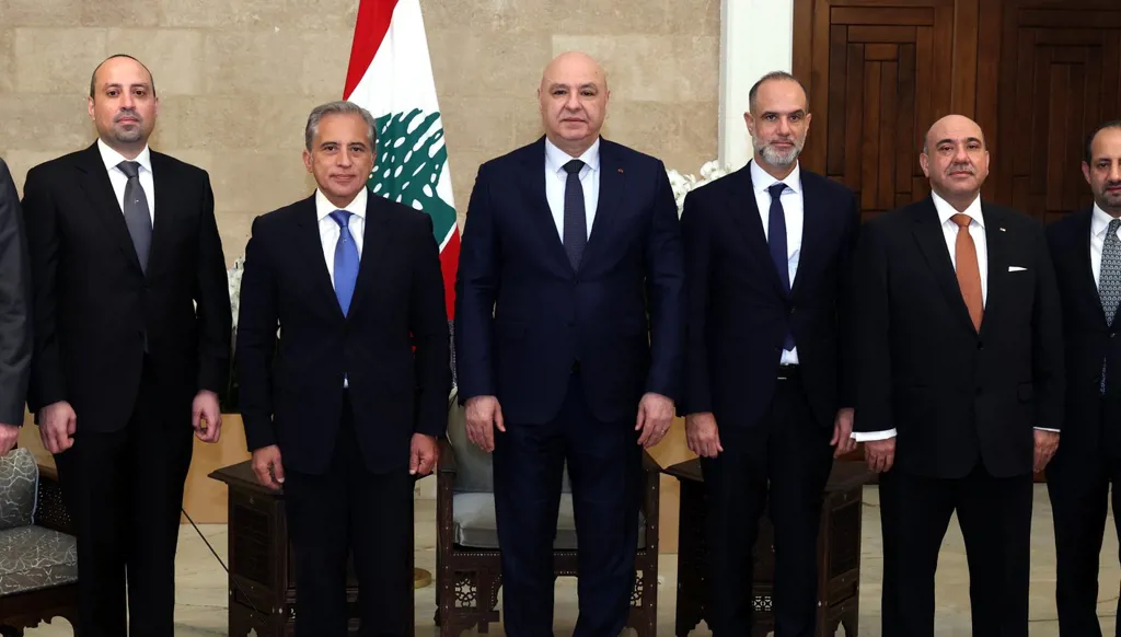 بالصور- رئيس الوزراء الأردني يستكمل لقاءاته في بيروت... عون: وحدة الموقف العربي ضرورة لمواجهة التحديات