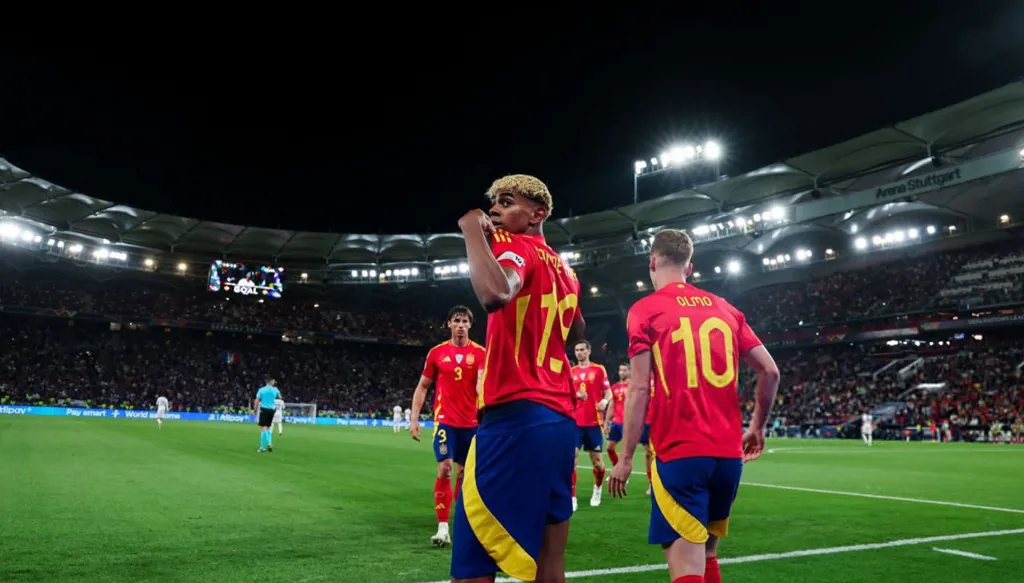 احتفال لامين يامال بعيد ميلاده يثير انتقادات حقوقية