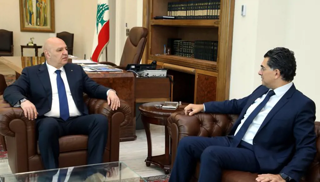 الرئيس عون يتسلّم دعوة لزيارة بيلاروسيا ويطّلع على أوضاع وزارة الإعلام وتلفزيون لبنان