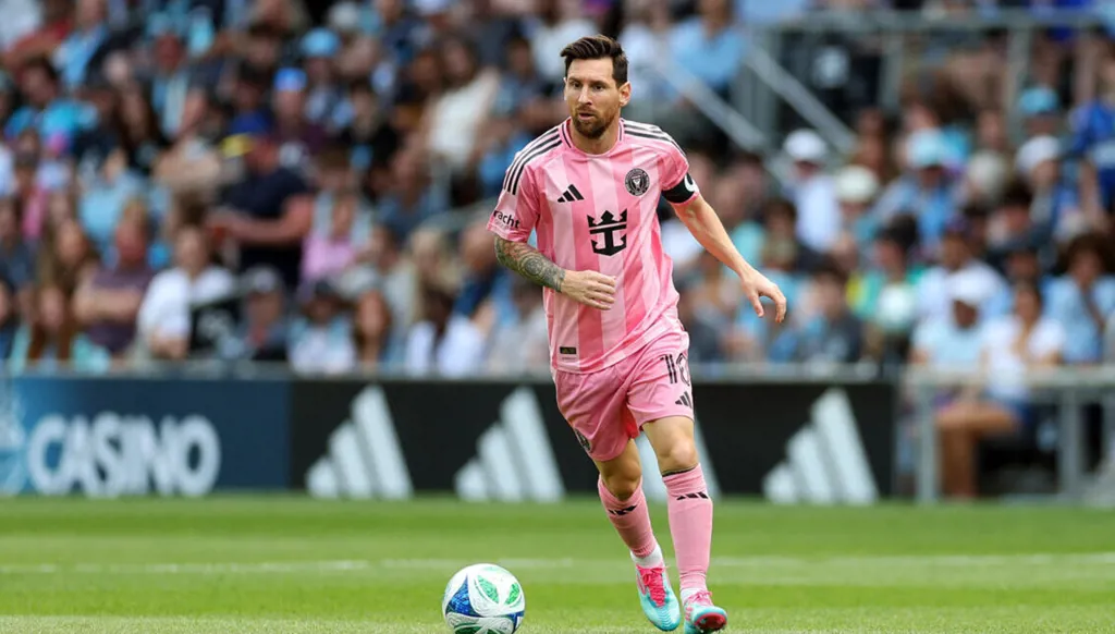 خضع لعلاج نفسي ويحبّ أن يكون وحيداً... ميسي يعترف بأنه غريب الأطوار