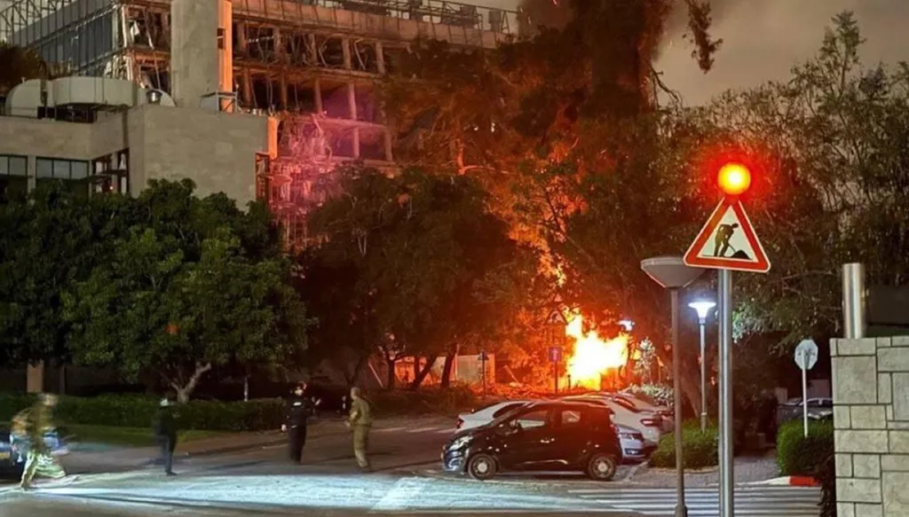 بسبب صاروخ إيراني... احتراق مختبر وانهيار طوابق بمعهد وايزمن في إسرائيل