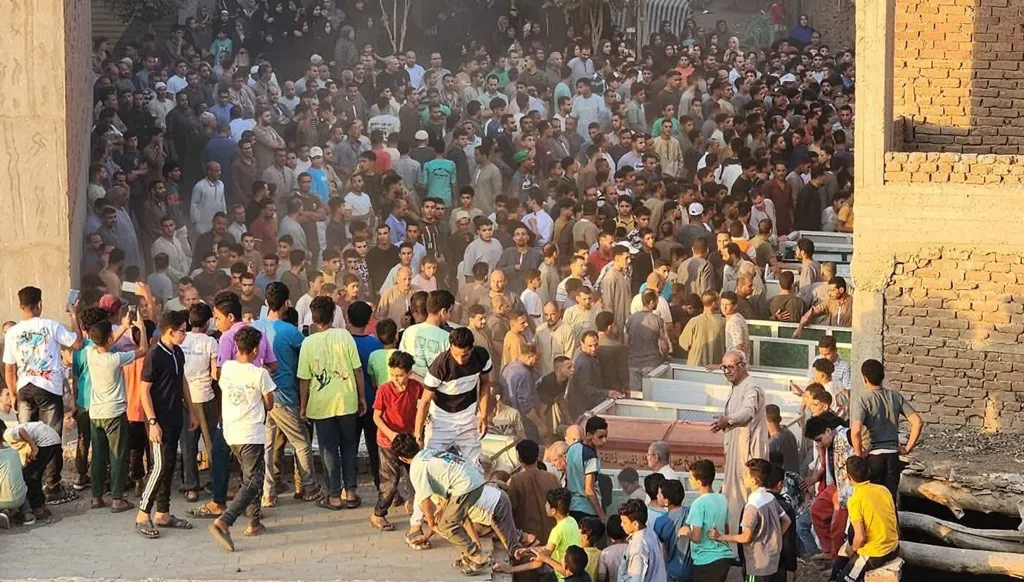 غالبيتهم فتيات مراهقات... حادث سير في مصر يودي بحياة 19 شخصاً