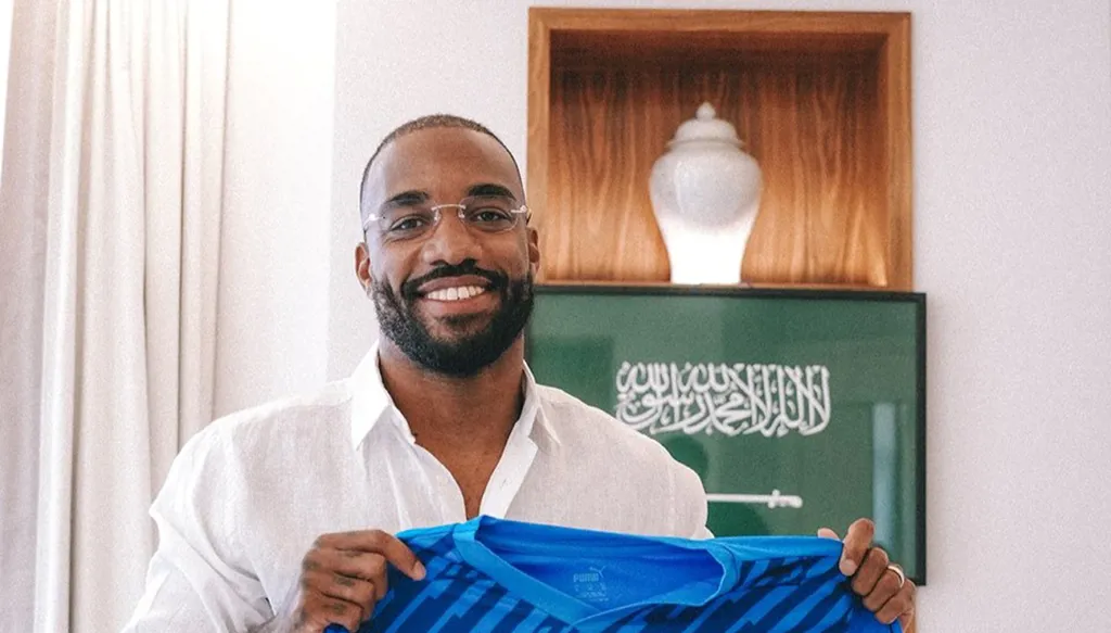 لاكازيت ينضم لثورة نيوم