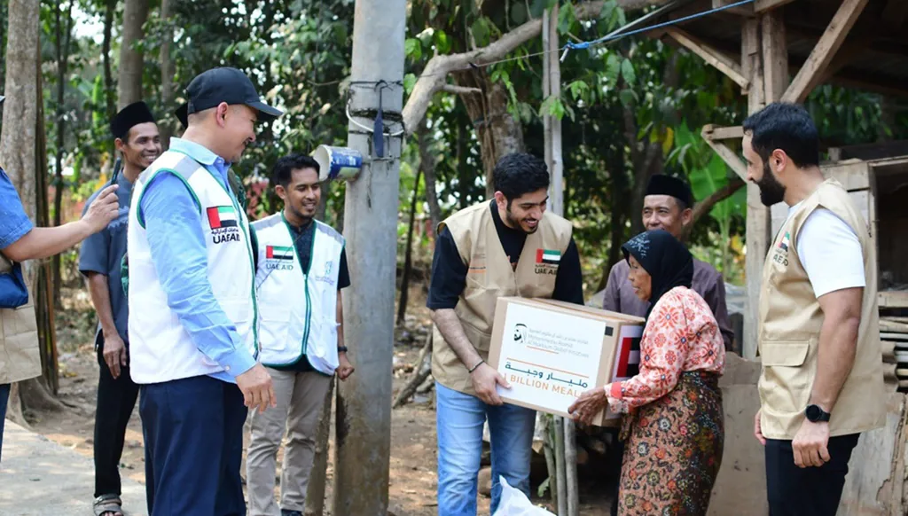 محمد بن راشد يعلن إنجاز مشروع "مليار وجبة" بالكامل