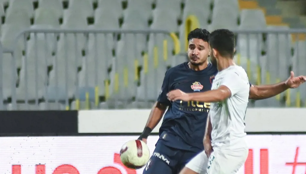 مشجع وحيد في المدرجات… صورة تلهم عشاق الزمالك