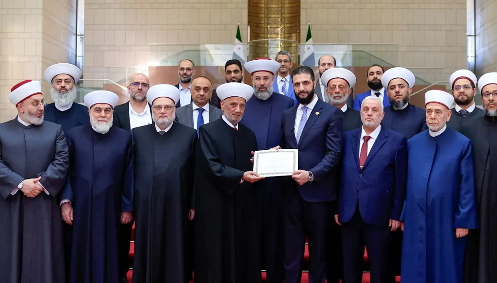 المفتي دريان منح الشرع وسام دار الفتوى المذهّب: الدم لا يصير ماءً