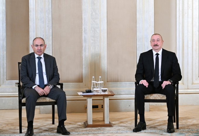 إلهام علييف ونيكول باشينيان (إكس).