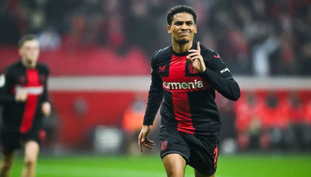 المغربي عدلي يودّع ليفركوزن ويبدأ مغامرة في الدوري الإنكليزي