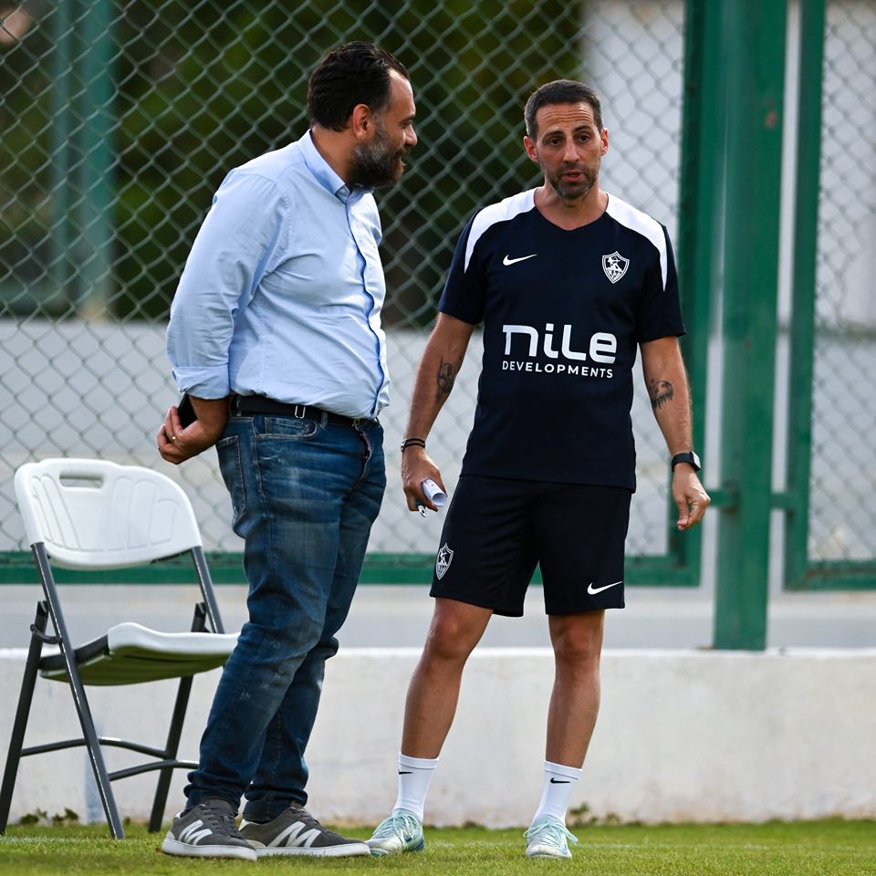 يانيك فيريرا يتابع تمارين فريقه الزمالك. (إكس)