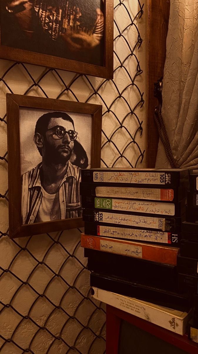 صورة أرشيفية لمكتب الفنان الراحل