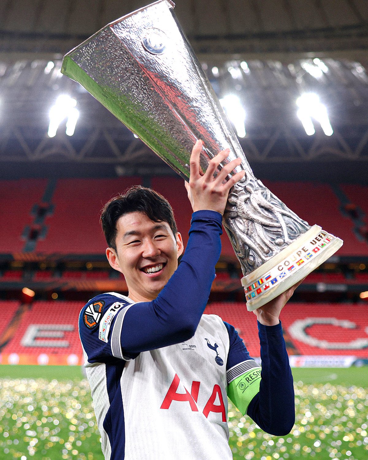 سون مع لقب الدوري الأوروبي. (إكس)