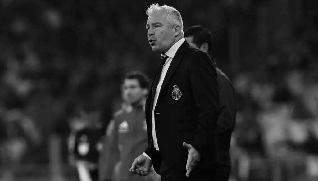 وفاة أسطورة بورتو والمنتخب البرتغالي عن 53 عاماً
