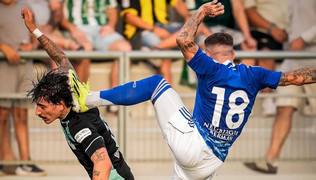 فوضى وضربات في ودية بيتيس وكومو... المباراة تنقلب إلى "معركة شوارع" (فيديو وصور)