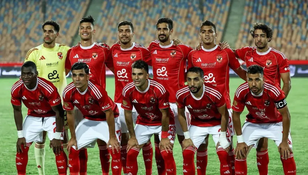 الأهلي يبحث عن صدارة الدوري المصري أمام غزل المحلة