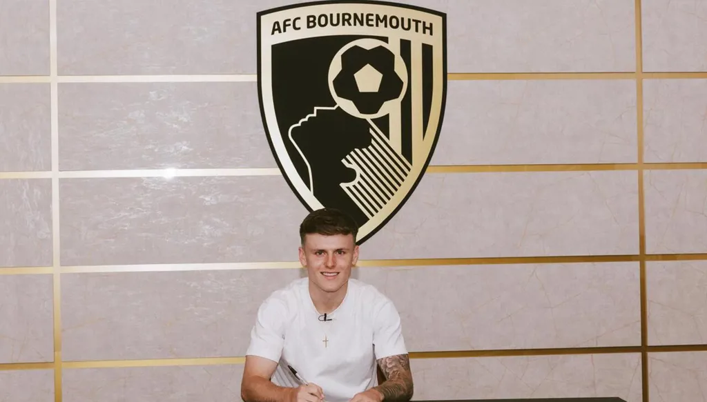 بورنموث يعزز هجومه بالتعاقد مع موهبة ليفربول