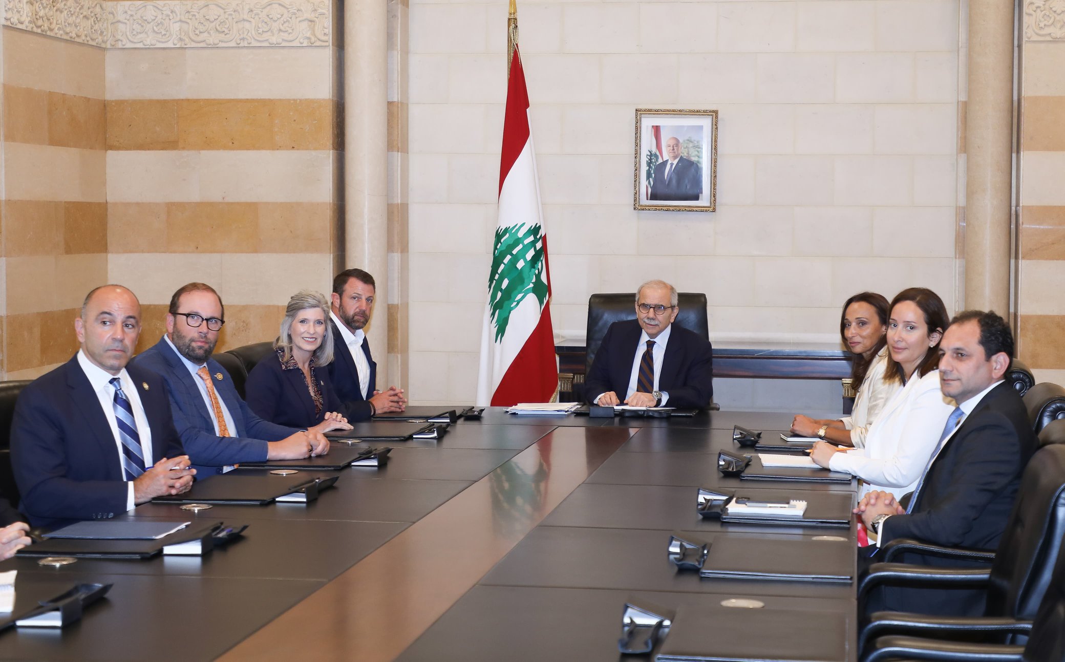 اللقاء مع سلامة. (رئاسة الحكومة)