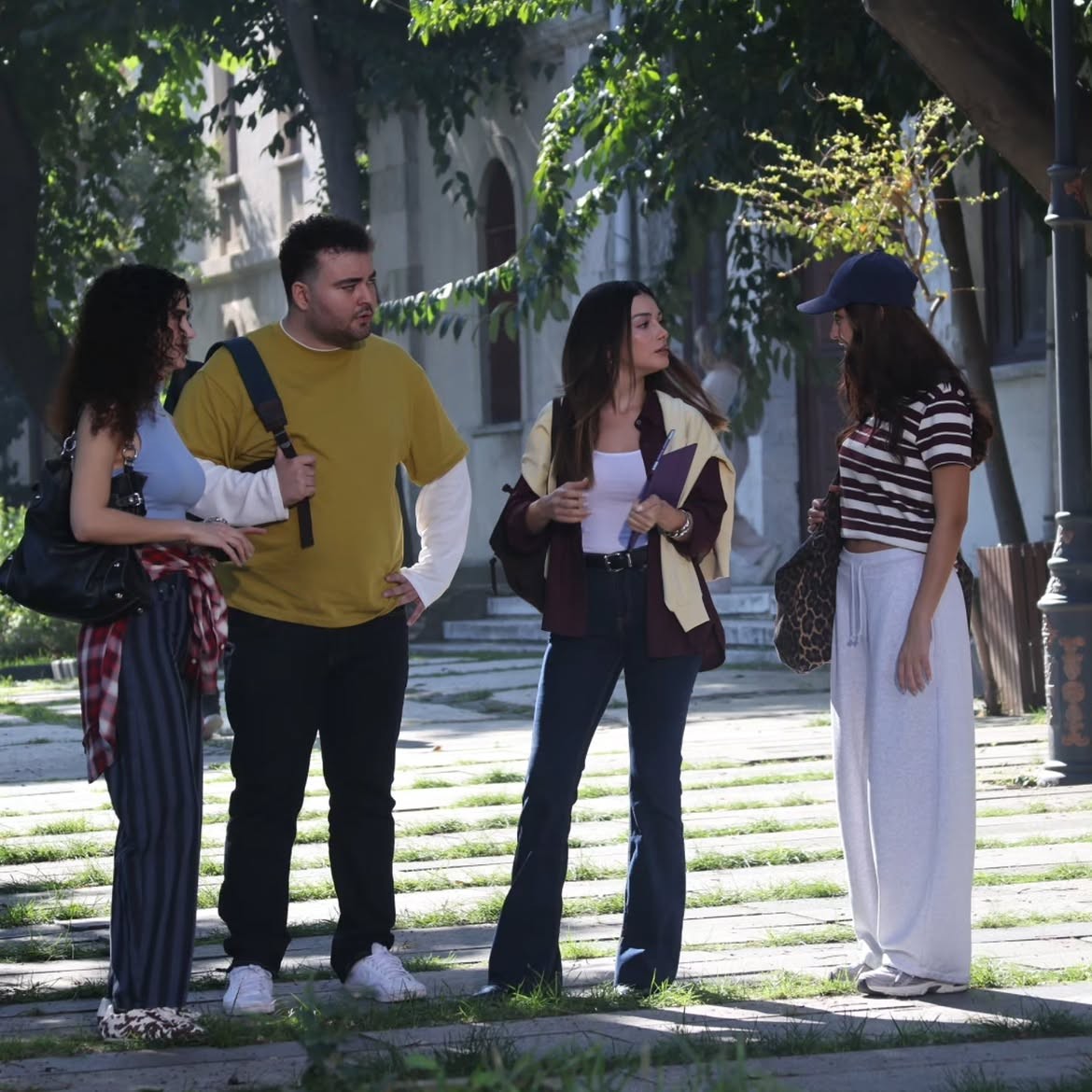 لقطة من المسلسل التركي Tell Me Troy (إنستغرام).