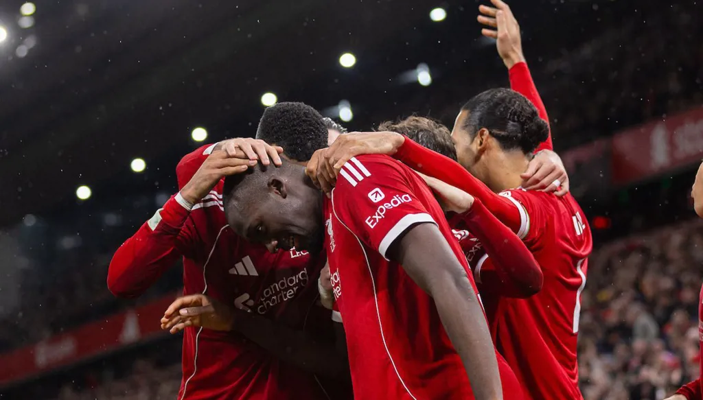 لحظات عاطفية في "أنفيلد"... تصريح مؤثر لكوناتي بعد وفاة والده