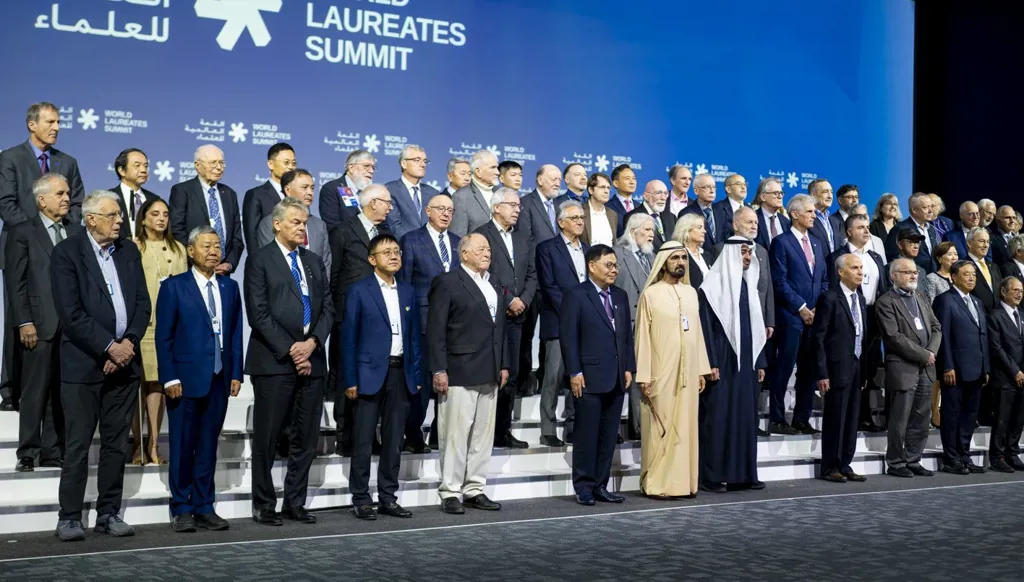 محمد بن زايد: قمّة العلماء تؤكّد نهج الإمارات القائم على العلم (صور)