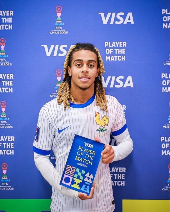 سايمون بوابري بقميص المنتخب الفرنسي للشباب. (وكالات)