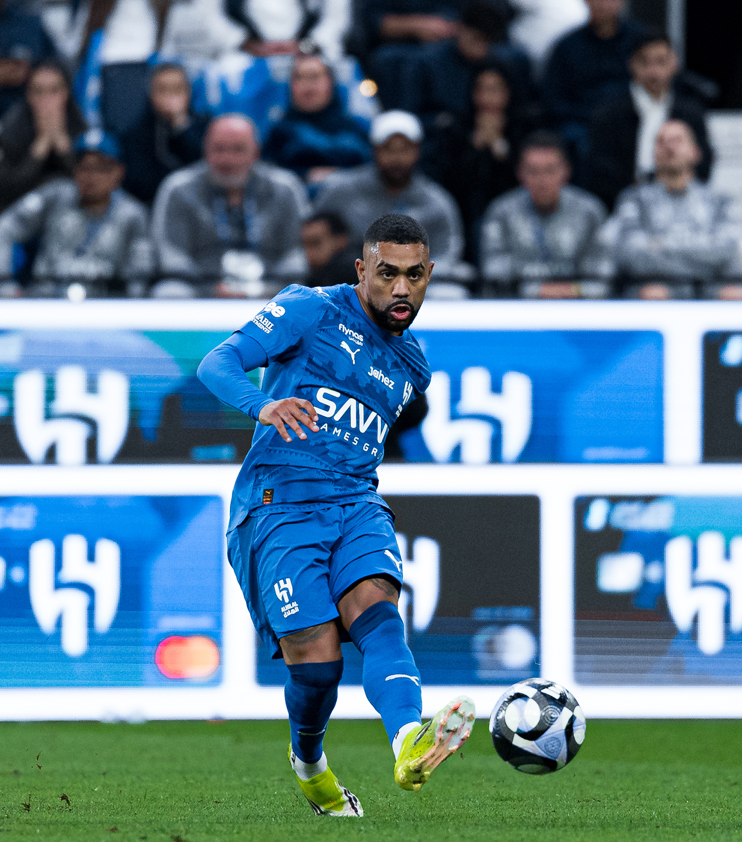 من مباراة الهلال والأهلي في الدوري السعودي. (وكالات)