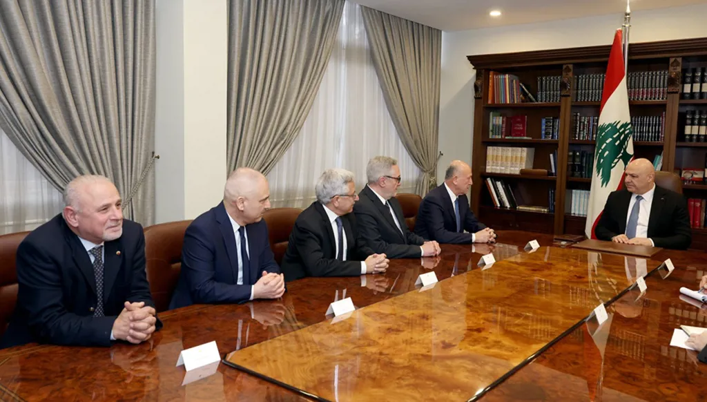 عون: لن يكون وارداً التوقّف عن تنفيذ ما تعهّدتُ به في خطاب القَسَم