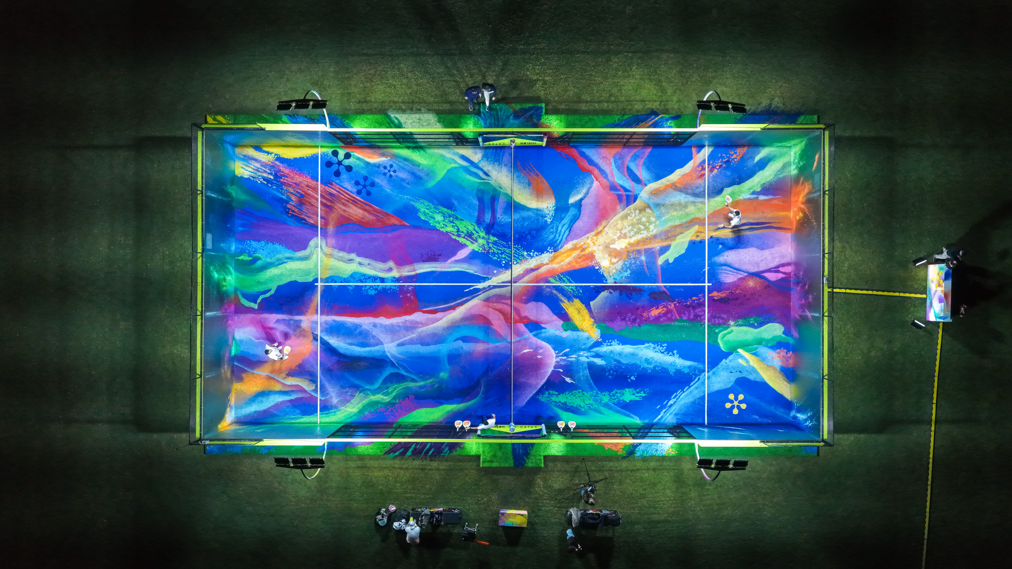 ملعب بادل في قطر يجمع الإبداع بالرياضة. (بريميير بادل).