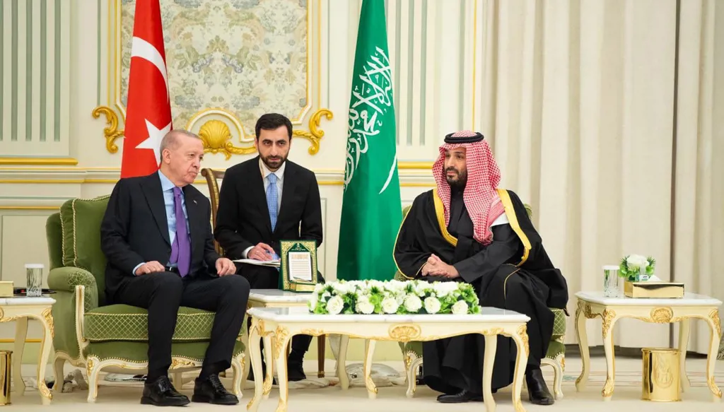 أردوغان لولي عهد السعودية: عازمون على تعزيز العلاقات الثنائية لمستوى أكبر