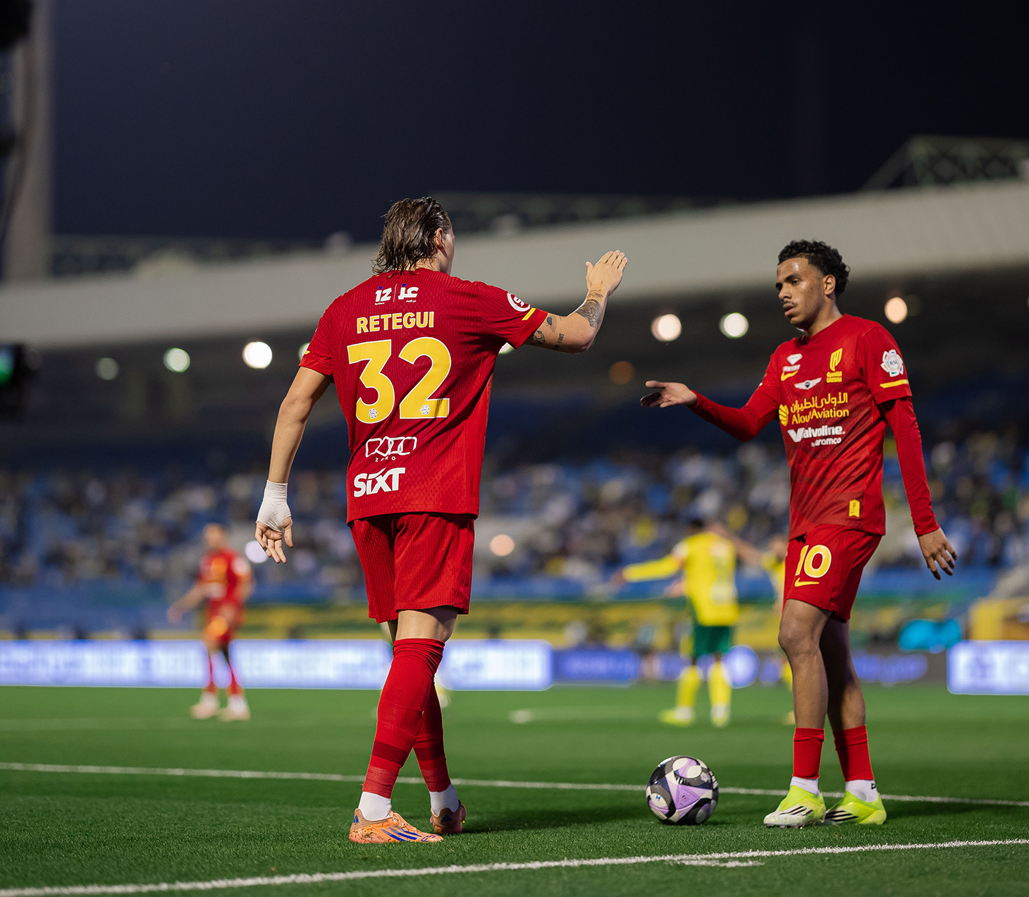 القادسية يضغط في المقدمة. (وكالات)