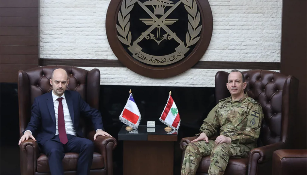 قائد الجيش التقى بارو... بحثٌ في التحضيرات الجارية لانعقاد مؤتمر باريس