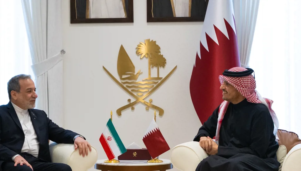 وزير الخارجية القطري يتلقى اتصالاً من عراقجي... وتأكيد استمرار المفاوضات بين واشنطن وإيران