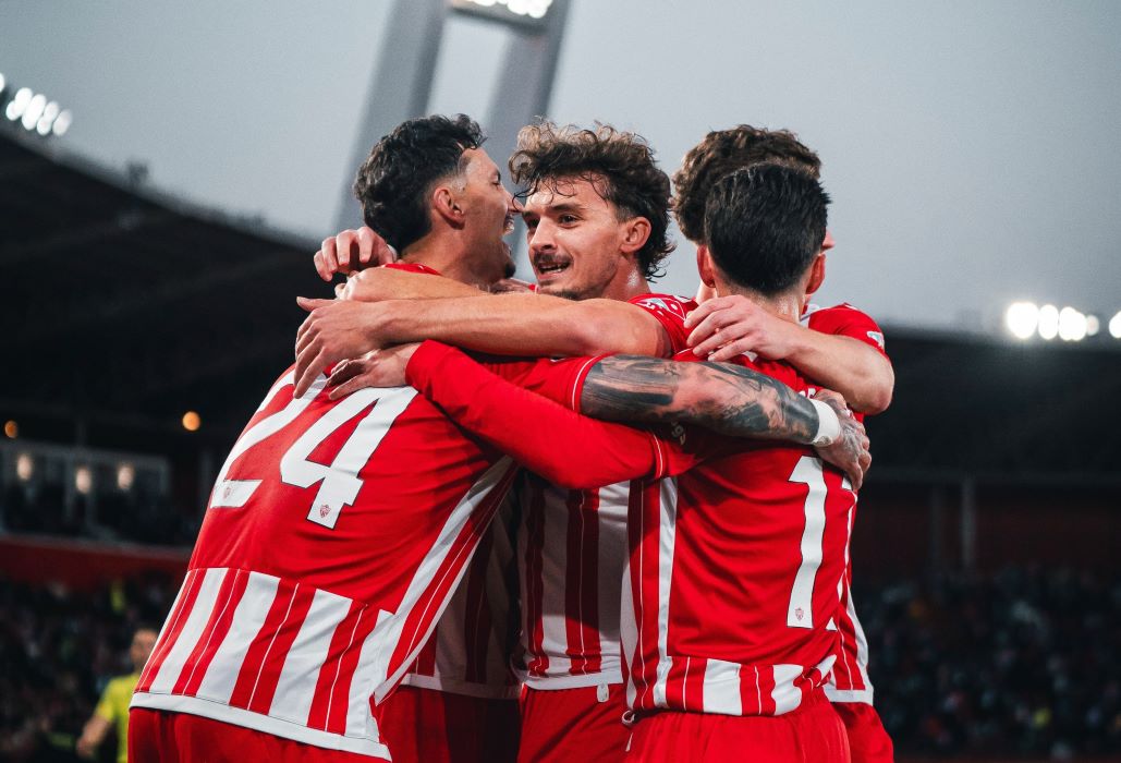 لاعبو ألميريا. (حساب ألميريا على إكس)